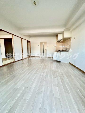 パインコート江坂Ⅰの居間・リビング