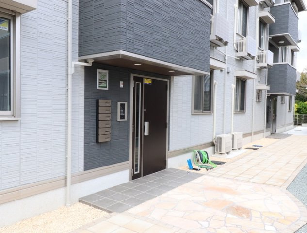 熊本市東区御領２丁目のアパートのエントランス