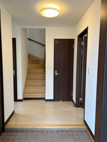 中古住宅　帯広市西13条北8丁目の玄関