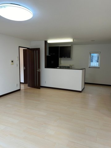 中古住宅　帯広市西13条北8丁目の居間・リビング