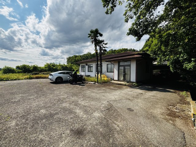 栃木市岩舟町静　診療所跡地の駐車場