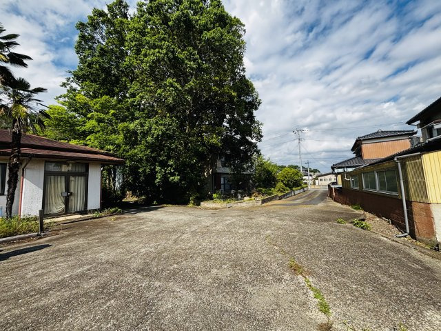 栃木市岩舟町静　診療所跡地の駐車場