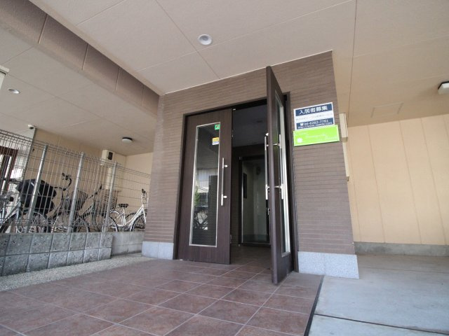 Clover住吉南のエントランス|建物の内部です