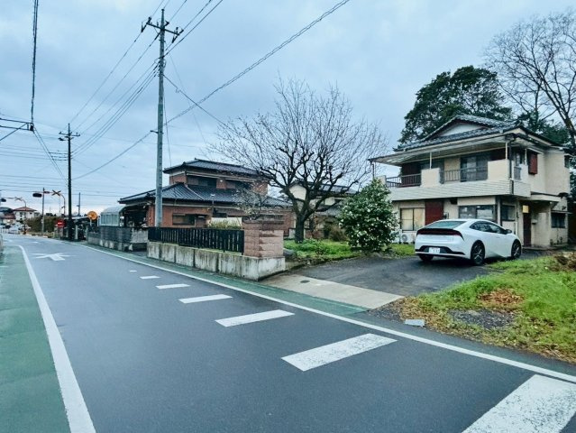 栃木市岩舟町静　中古住宅の前面道路含む現地写真