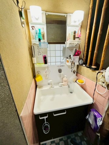 栃木市岩舟町静　中古住宅の独立洗面台