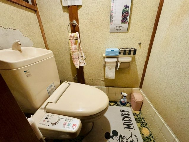 栃木市岩舟町静　中古住宅のトイレ