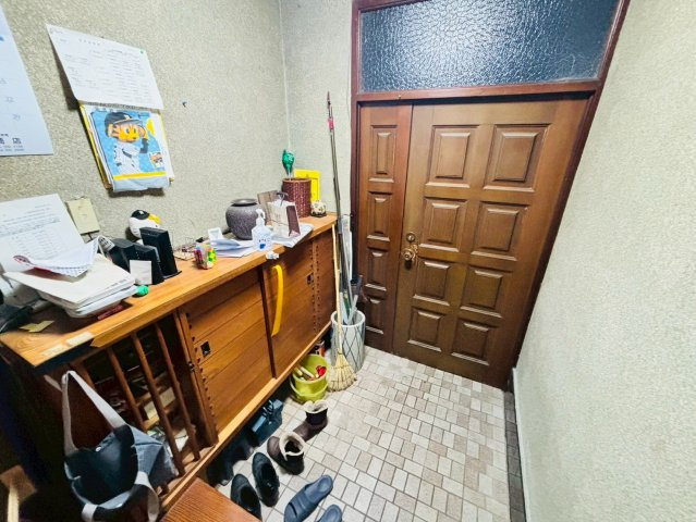 栃木市岩舟町静　中古住宅の玄関