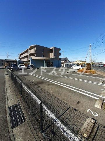 グランドレジデンスの駐車場|高崎、前橋のお部屋探しはエンドスケープまで！お客様の理想お聞かせ下さい♪