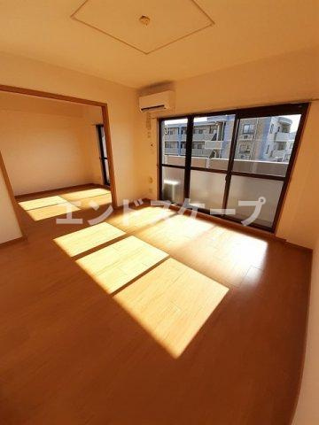 グランドレジデンスの居間・リビング|高崎、前橋のお部屋探しはエンドスケープまで！お客様の理想お聞かせ下さい♪