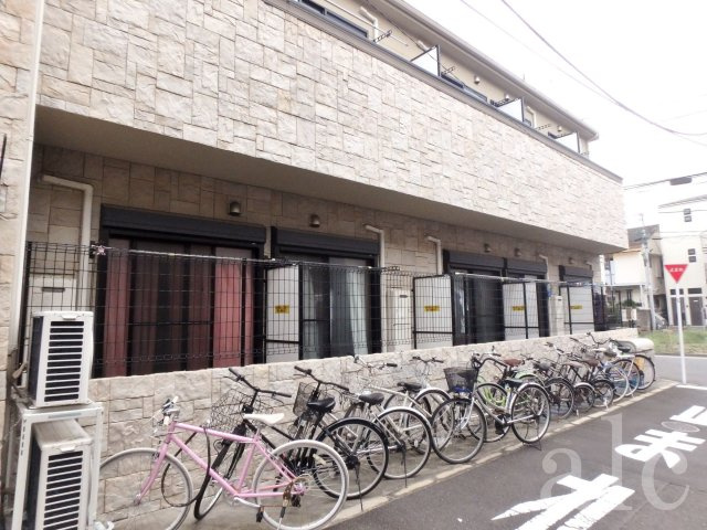 ジョンシェ高円寺のその他共用部分|その他共用ごみ置き設備有。
日当たりのよい環境です。