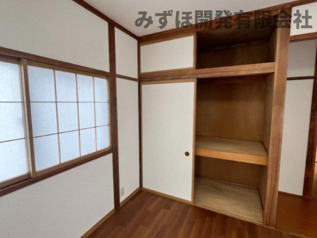 米沢市中央二丁目3-27の収納|収納豊富です。襖も張替を行っています。