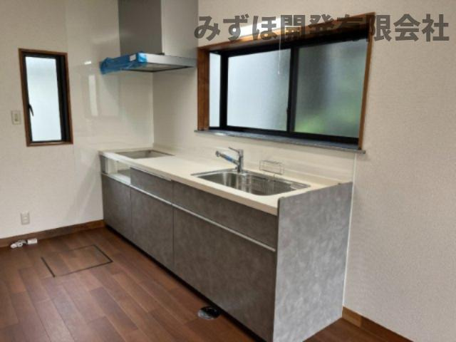 米沢市中央二丁目3-27のキッチン|あたらしいシステムキッチンへとリフォーム済みです。