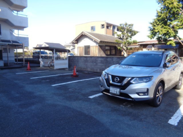 マンション池泉の駐車場