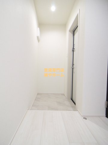 フジパレス住吉長居Ⅱ番館の玄関|収納もある玄関です