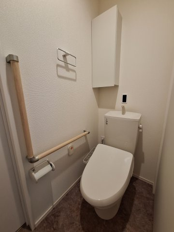 （シニア限定）Ｃａｓａうのき２０のトイレ|手すり付きでつまづき防止/温水洗浄便座付き