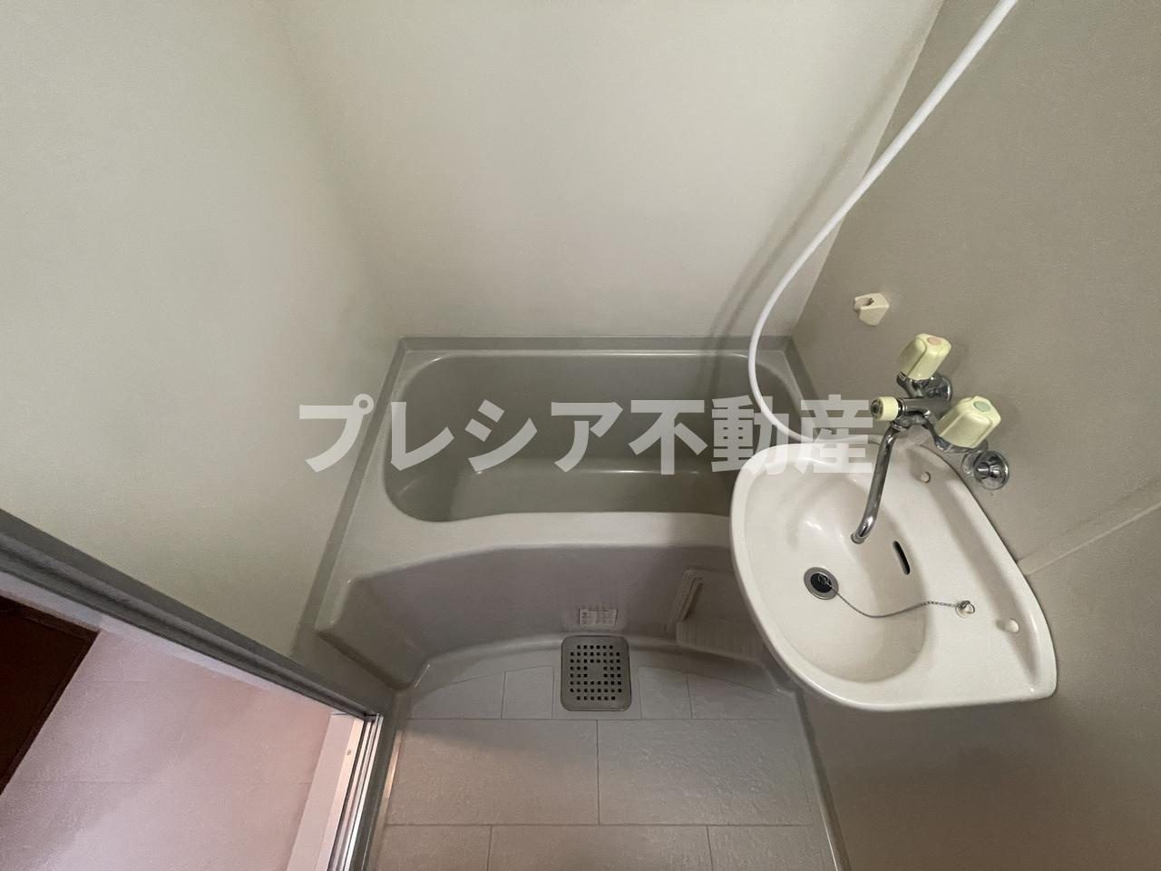 AUBE918の浴室