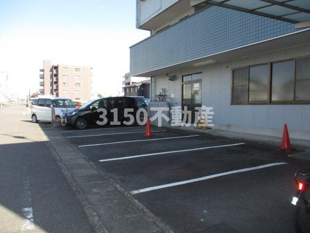 アミューズB.Rの駐車場