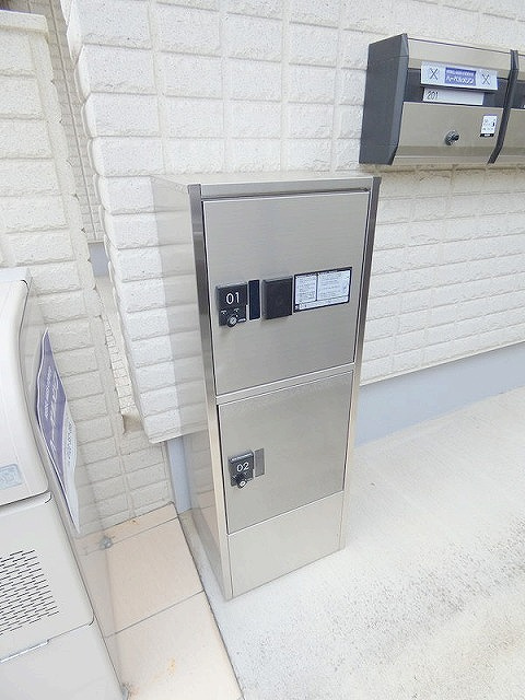 La Primaveraのエントランス|★宅配ボックス付きです★