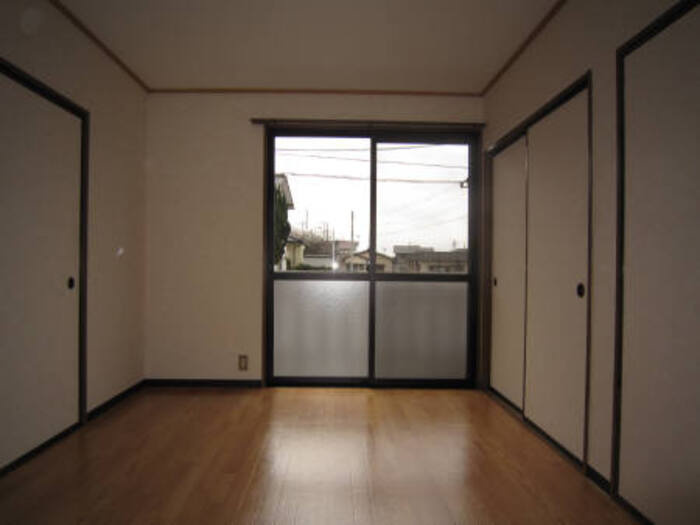 熊本市南区刈草２丁目のアパートの洋室