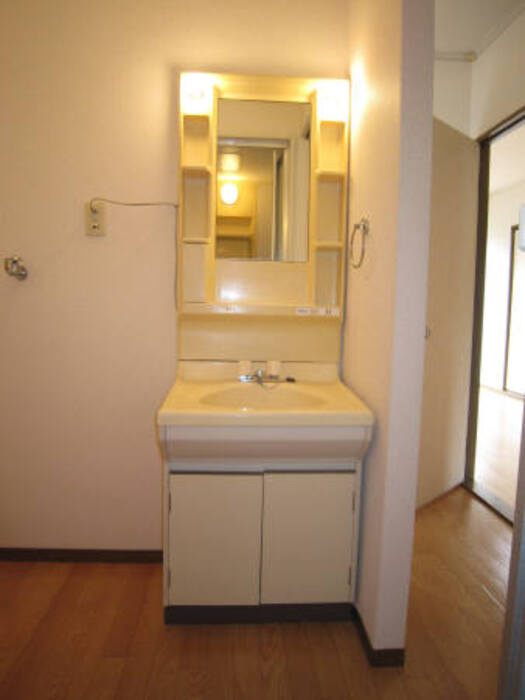 熊本市南区刈草２丁目のアパートの独立洗面台