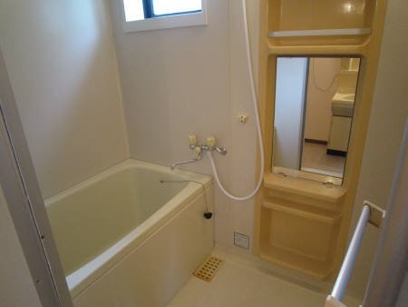 熊本市南区刈草２丁目のアパートの浴室