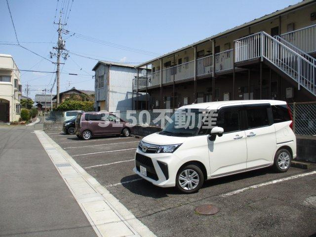 ロイヤル小塩Ⅱの駐車場