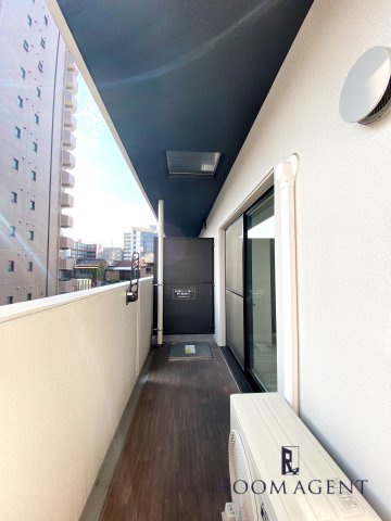 GRANDUKE代官町reversoのバルコニー