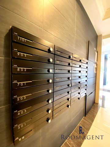 GRANDUKE代官町reversoのエントランス