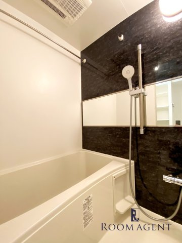 GRANDUKE代官町reversoの浴室