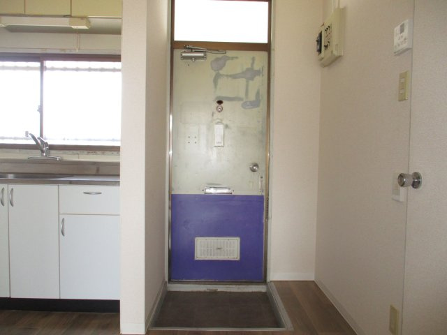 ロイヤル小塩IIIAの玄関