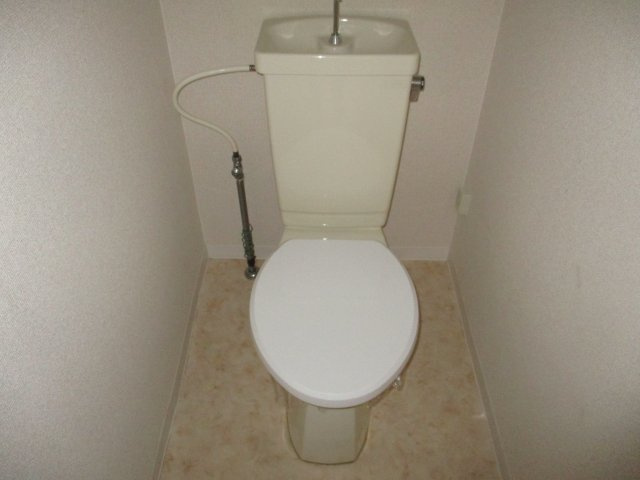 ロイヤル小塩IIIAのトイレ