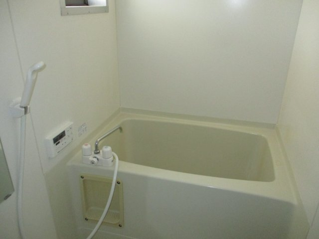 ロイヤル小塩IIIAの浴室