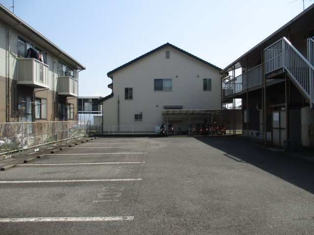 ロイヤル小塩IIIAの駐車場