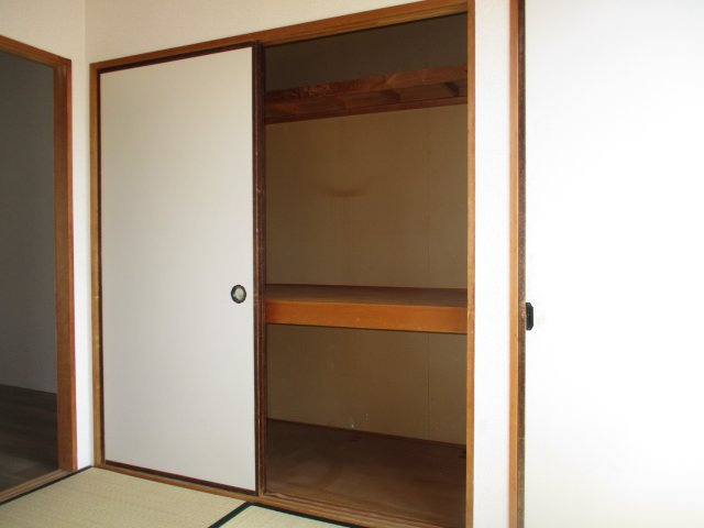 ロイヤル小塩IIIAの収納