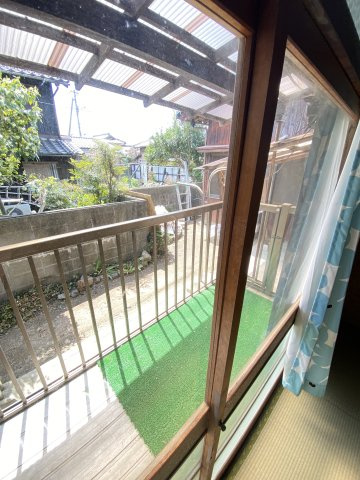 平屋戸建てで叶える、ゆとりの暮らし。ファミリーにおすすめの平屋戸建てのバルコニー|バルコニー付きです