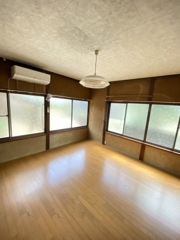 平屋戸建てで叶える、ゆとりの暮らし。ファミリーにおすすめの平屋戸建ての居間・リビング|使いやすい居間です