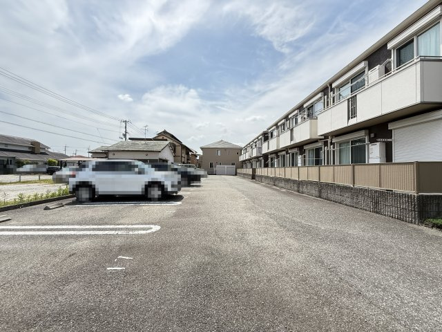 グランマスト杉井流 A棟の駐車場
