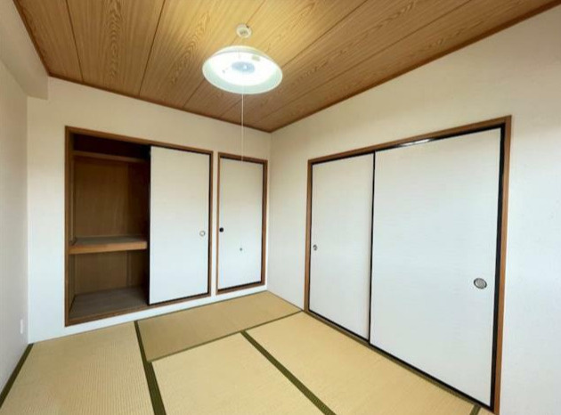 レジデンス栄の和室