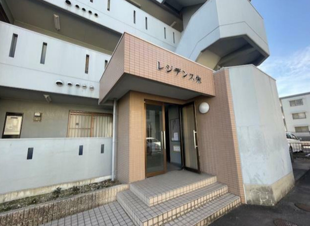 レジデンス栄のエントランス