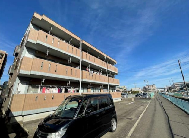 レジデンス栄の外観