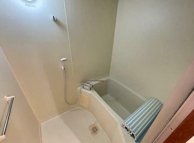 レジデンス栄の浴室