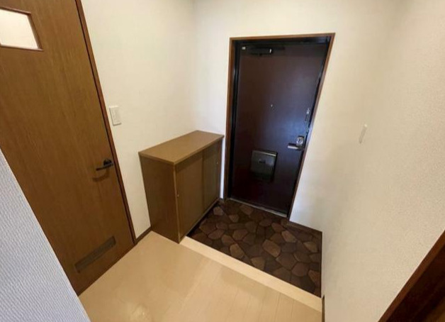 レジデンス栄の玄関