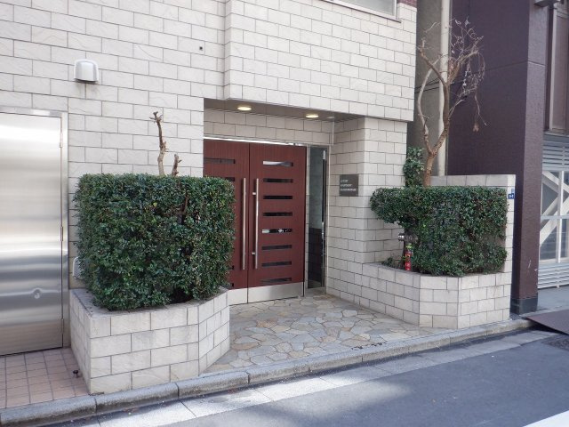 ラグジュアリーアパートメント東日本橋のエントランス