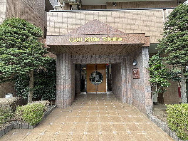 クリオ三鷹弐番館のエントランス