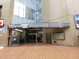 厚木市立中央図書館　240ｍ