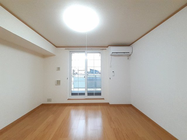 プロムナードの居間・リビング|こちらの居間で趣味の時間をお楽しみください