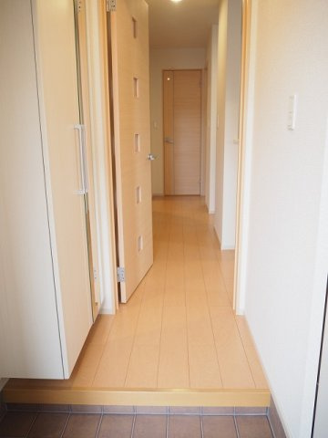 プルミエール手屋の玄関|収納もある玄関です