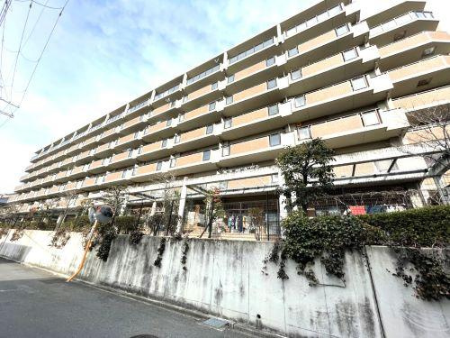 セザール枚方公園の外観|新しい生活にいかがでしょうか？外観はお住まいの顔になります。こだわりたいポイントですね。水回りリフォームやリノベーションも承ってます。
■現地見学・資金計画相談・住宅ローン相談もお問合せ受付中■