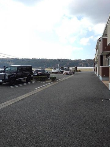 ネオ・レジデンスＢの駐車場