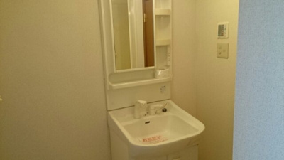 【洗面所】 | メゾンコニファーⅠ | 明るい洗面所です